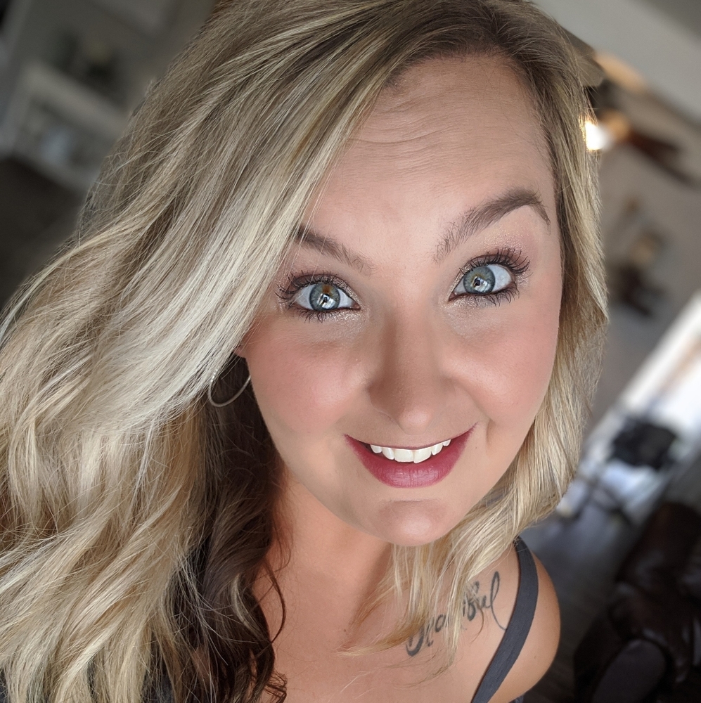 Meet your Posher, Caitlin